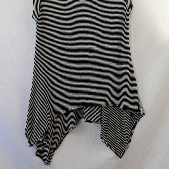 BCBGMAXAZRIA Pinstripe Short Sleeve Shirt Size Medium - Picture 3 of 11